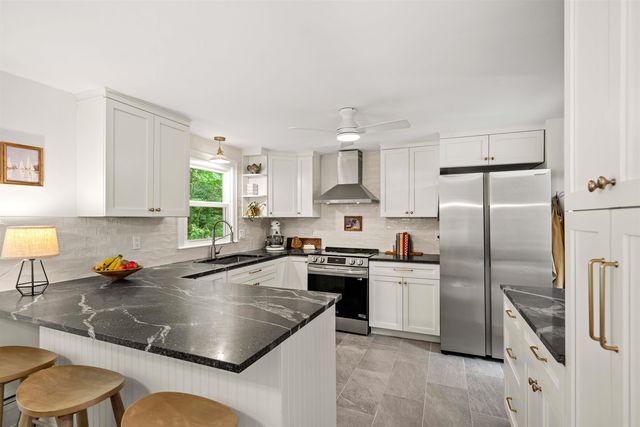 20 Hawkview Road, Hudson, NH 03051