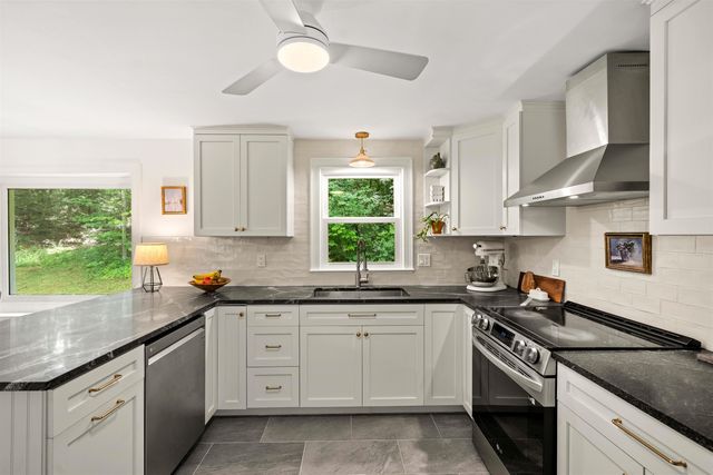 20 Hawkview Road, Hudson, NH 03051