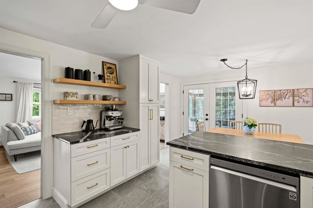 20 Hawkview Road, Hudson, NH 03051
