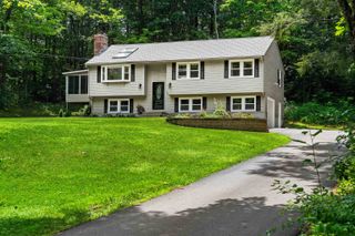 20 Hawkview Road, Hudson, NH 03051