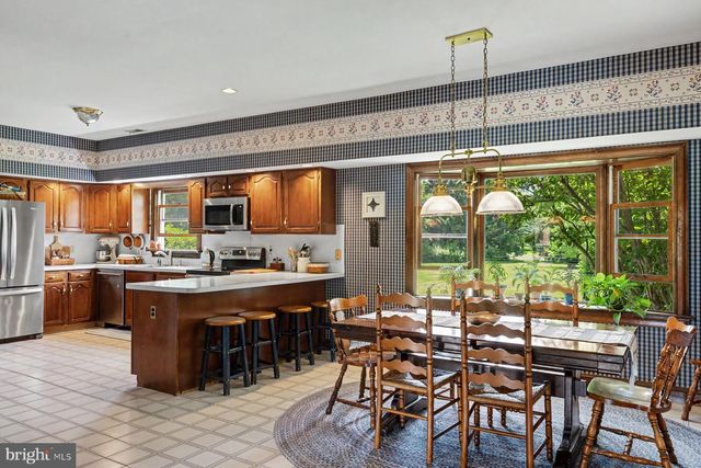 48 BOBBIE DR, Ivyland, PA 18974