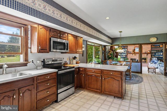 48 BOBBIE DR, Ivyland, PA 18974
