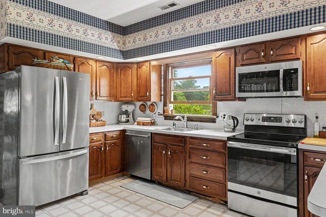 48 BOBBIE DR, Ivyland, PA 18974