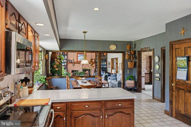 48 BOBBIE DR, Ivyland, PA 18974