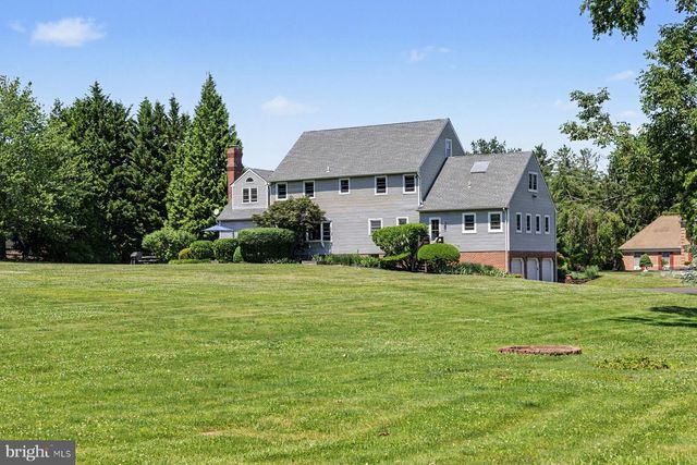 48 BOBBIE DR, Ivyland, PA 18974