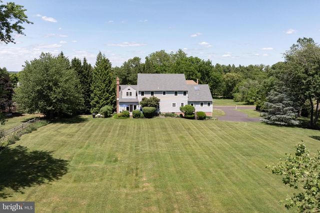 48 BOBBIE DR, Ivyland, PA 18974