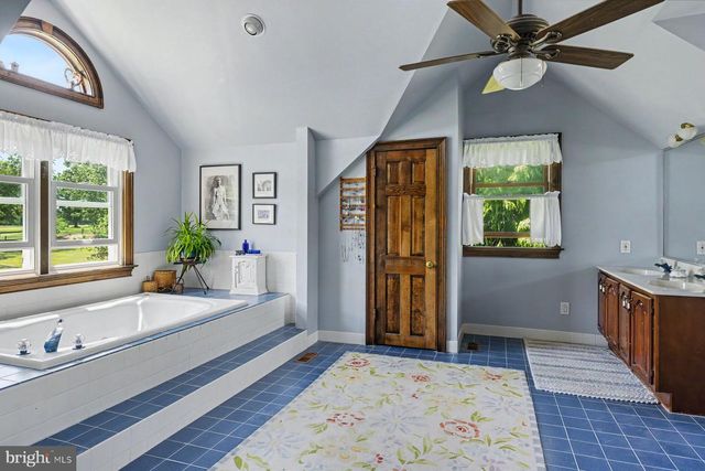 48 BOBBIE DR, Ivyland, PA 18974