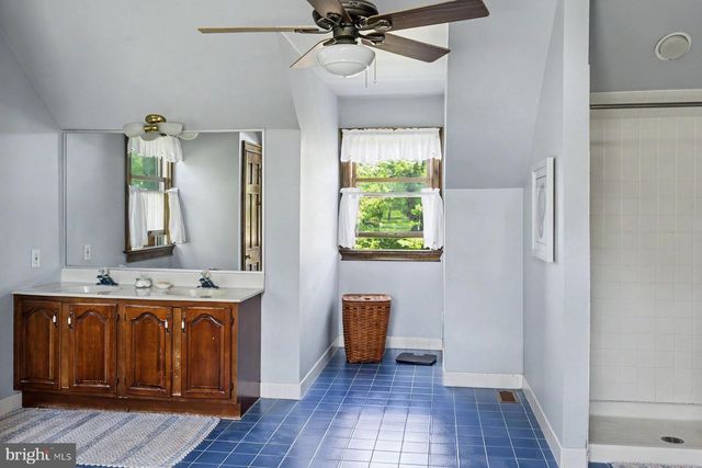 48 BOBBIE DR, Ivyland, PA 18974