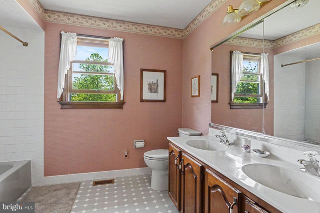 48 BOBBIE DR, Ivyland, PA 18974