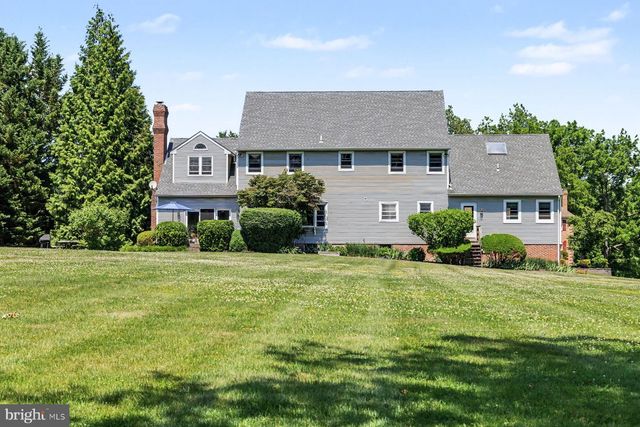 48 BOBBIE DR, Ivyland, PA 18974