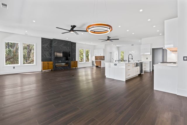 42 Enclave Pl., Pawleys Island, SC 29585