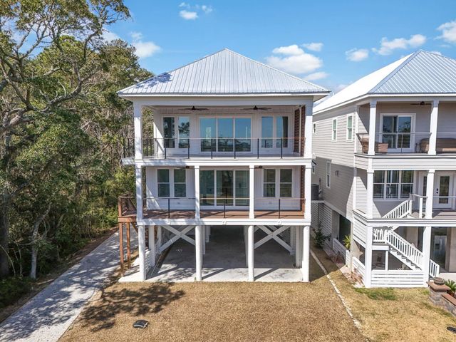 42 Enclave Pl., Pawleys Island, SC 29585