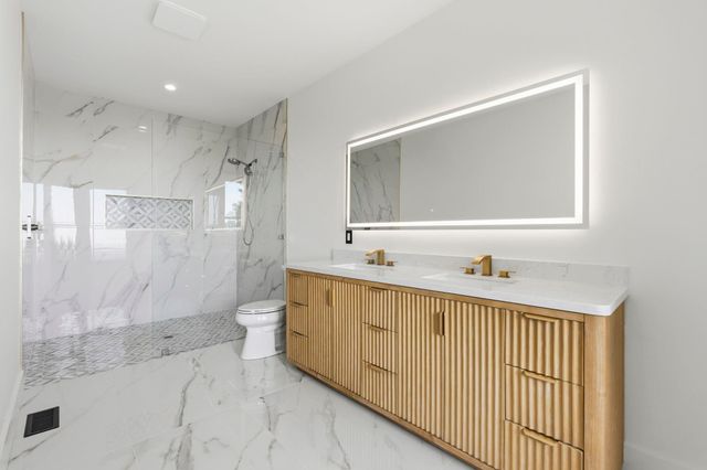 42 Enclave Pl., Pawleys Island, SC 29585