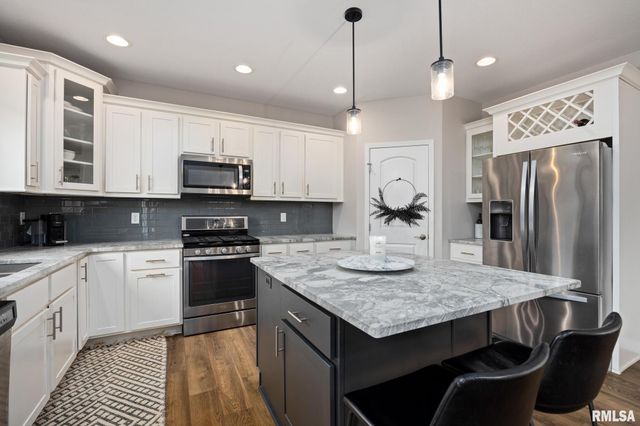 2517 W Whittington Way, Dunlap, IL 61525