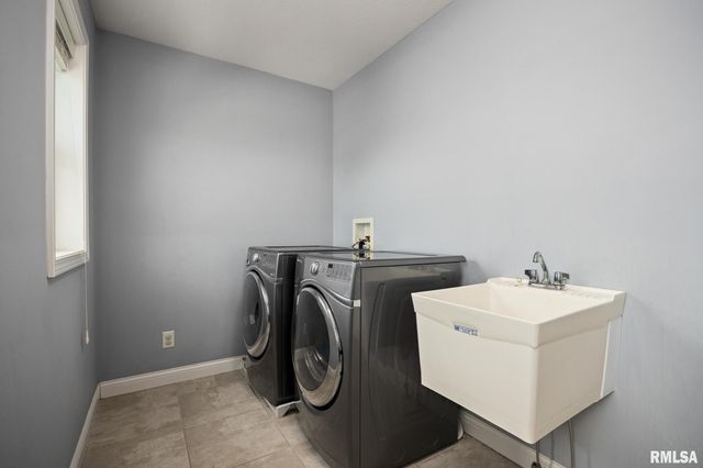 2517 W Whittington Way, Dunlap, IL 61525