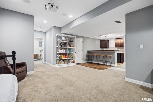 2517 W Whittington Way, Dunlap, IL 61525