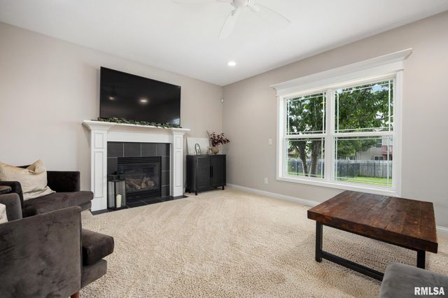 2517 W Whittington Way, Dunlap, IL 61525