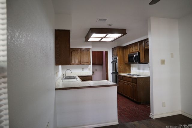 10010 Tezel Dr, San Antonio, TX 78254