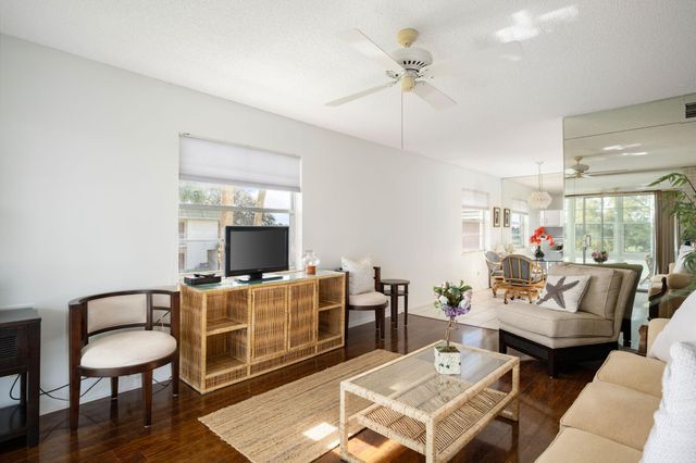 40 Vista Gardens Trl 201, Vero Beach, FL 32962