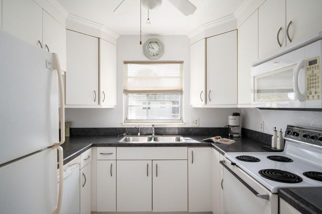 40 Vista Gardens Trl 201, Vero Beach, FL 32962