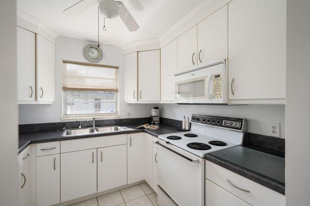 40 Vista Gardens Trl 201, Vero Beach, FL 32962