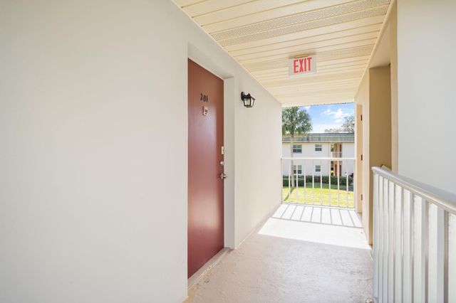 40 Vista Gardens Trl 201, Vero Beach, FL 32962