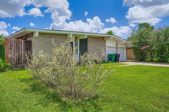 910 Eastlake Street, Houston, TX 77034