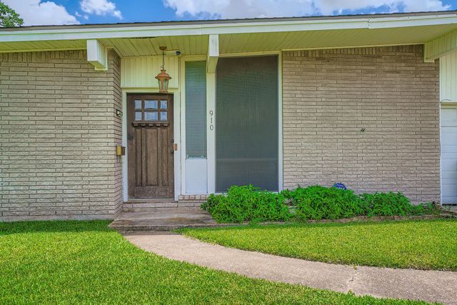 910 Eastlake Street, Houston, TX 77034