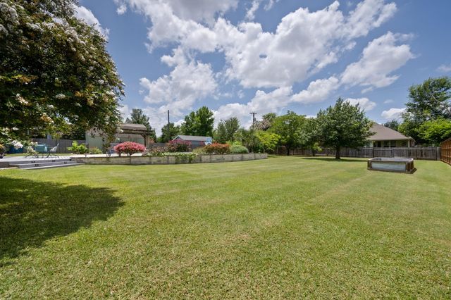 1304 Windcrest DR, Round Rock, TX 78664