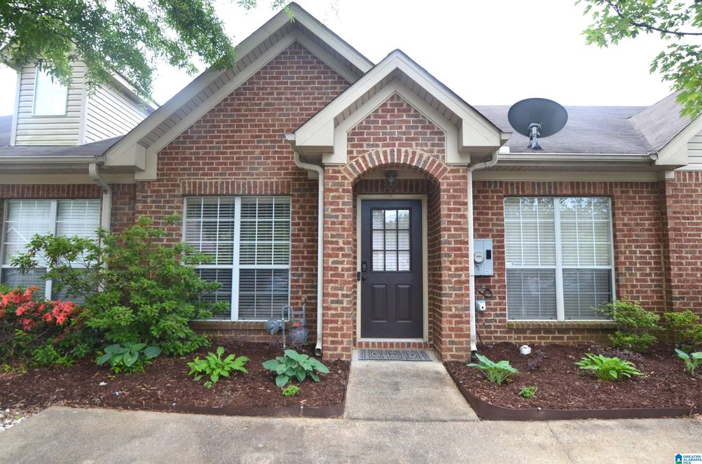 2816 SOUTHWOOD LANE, Bessemer, AL 35022