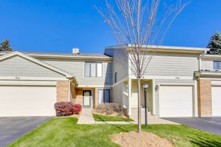 716 Ascot Court 104B, Libertyville, IL 60048