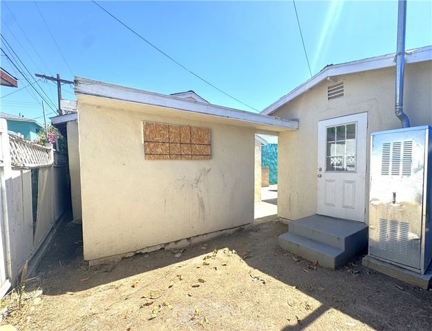 523 W 102nd Street, Los Angeles, CA 90044