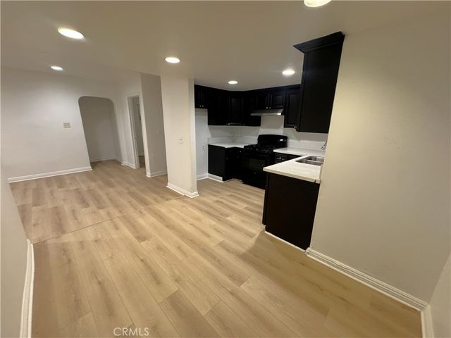 523 W 102nd Street, Los Angeles, CA 90044