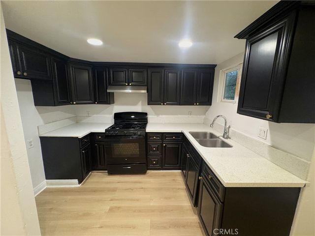 523 W 102nd Street, Los Angeles, CA 90044