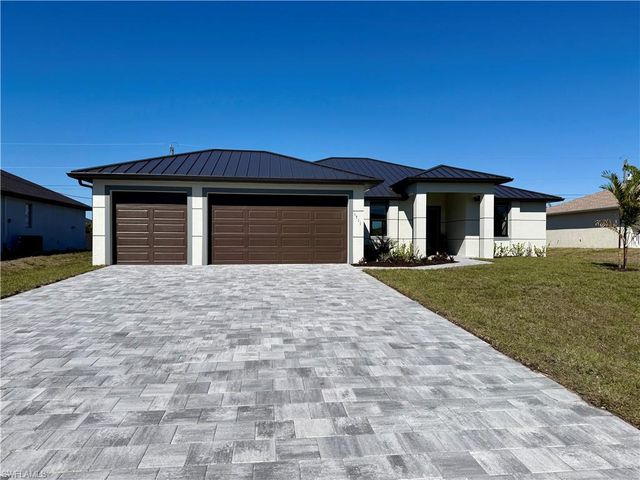 102 NE 8th PL, Cape Coral, FL 33993