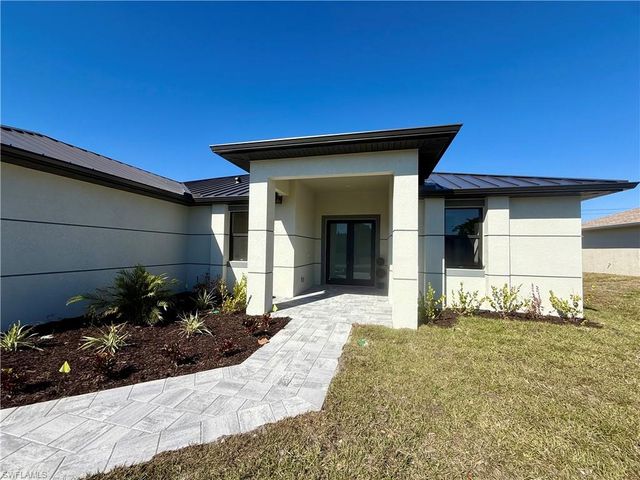 102 NE 8th PL, Cape Coral, FL 33993