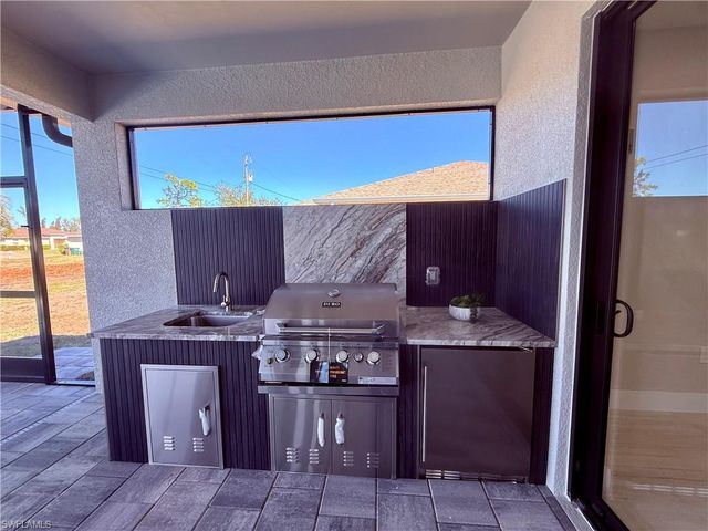 102 NE 8th PL, Cape Coral, FL 33993