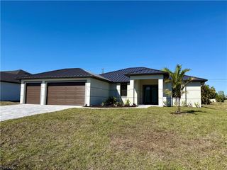 102 NE 8th PL, Cape Coral, FL 33993