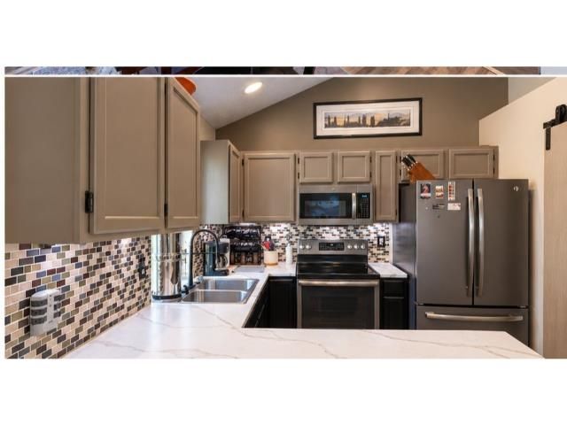 10224 N Parkside Dr, Nine Mile Falls, WA 99026