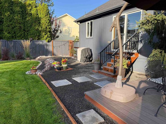 10224 N Parkside Dr, Nine Mile Falls, WA 99026