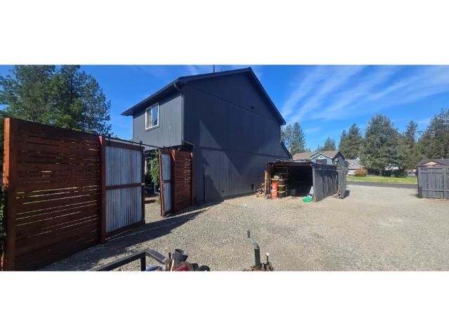 10224 N Parkside Dr, Nine Mile Falls, WA 99026