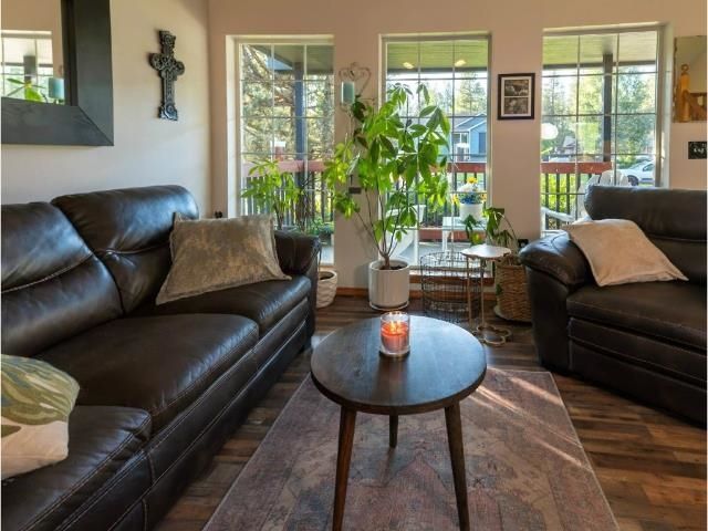 10224 N Parkside Dr, Nine Mile Falls, WA 99026