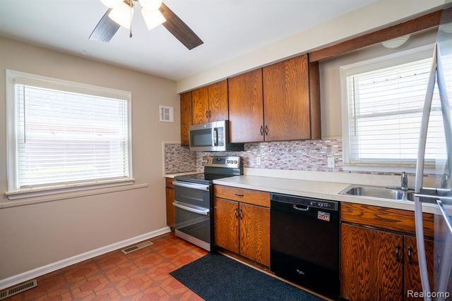 18580 Marsha Street, Riverview, MI 48193