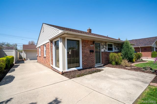 18580 Marsha Street, Riverview, MI 48193