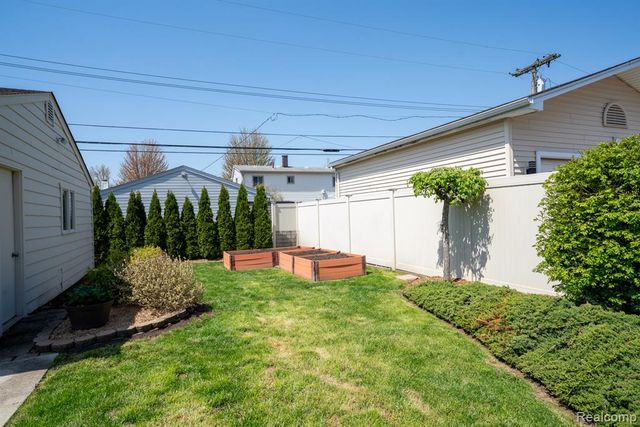 18580 Marsha Street, Riverview, MI 48193