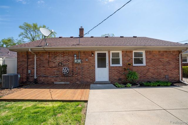 18580 Marsha Street, Riverview, MI 48193