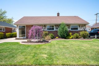 18580 Marsha Street, Riverview, MI 48193