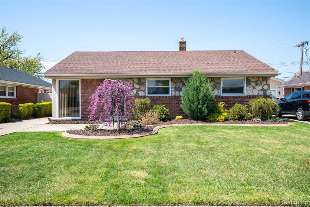 18580 Marsha Street, Riverview, MI 48193