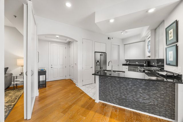 717 S Riverside Dr Apt 603, Memphis, TN 38103