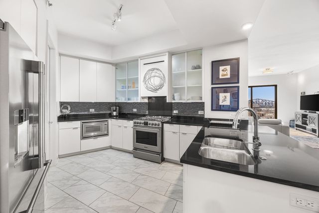 717 S Riverside Dr Apt 603, Memphis, TN 38103